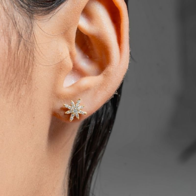 BRINCO STARS ZIRCÔNIA BANHADO A OURO 18K