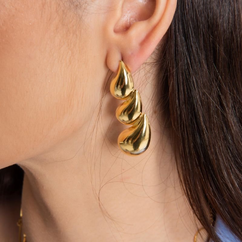 BRINCO TESSÁLIA GOTA BANHADO A OURO 18K