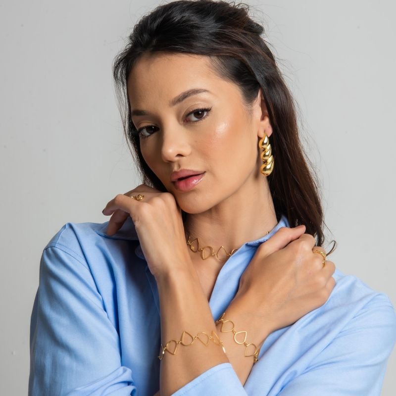 BRINCO TESSÁLIA GOTA BANHADO A OURO 18K