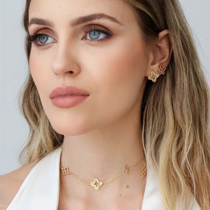 BRINCO TREVO ÁUREA DELICADA BANHADO A OURO A 18K