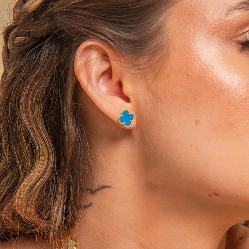 BRINCO TREVO ROYALTY 10MM BANHADO A OURO 18K