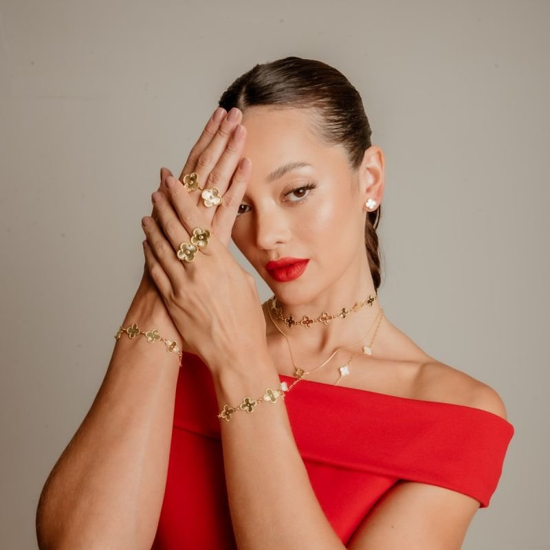 BRINCO TREVO BRANCO 10MM BANHADO A OURO 18K