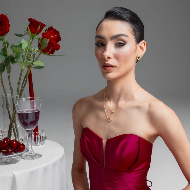 BRINCO TREVO MEIO ZIRCÔNIA P BANHADO A OURO 18K