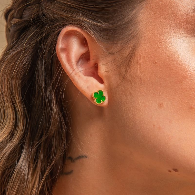 BRINCO TREVO JADE 10MM BANHADO A OURO 18K