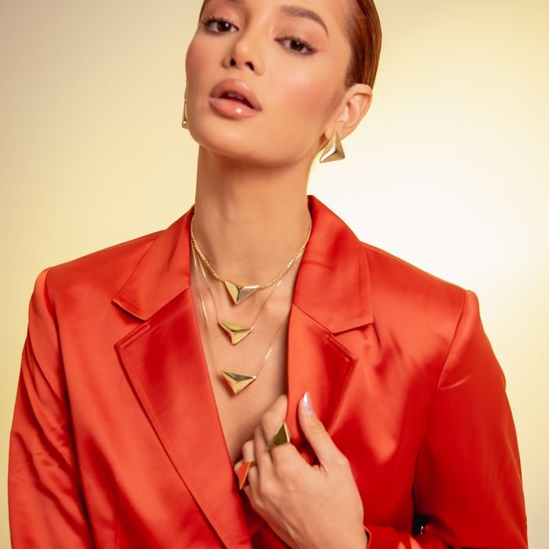 BRINCO TRIANGULO RETÂNGULO BANHADO A OURO 18K