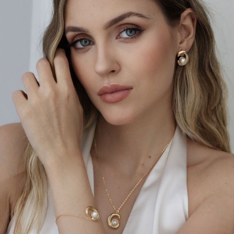 BRINCO VITTORIA PÉROLA BANHADO A OURO 18K