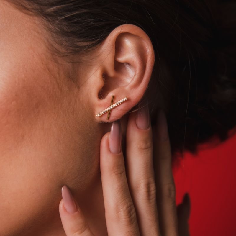 BRINCO X COM ZIRCONIAS DOURADO FOLHEADO