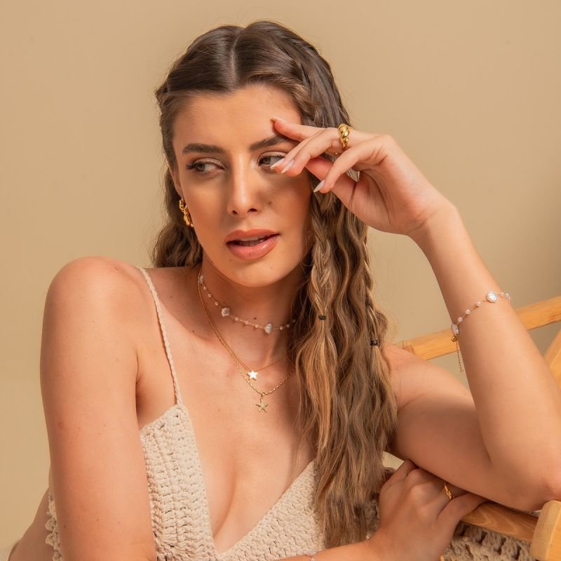 CHOCKER CONCHAS E PÉROLAS BRANCAS DOURADO FOLHEADO