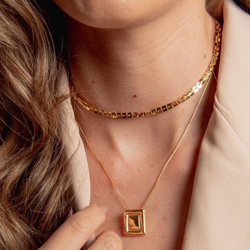 CHOCKER QUADRADO P BANHADO A OURO 18K