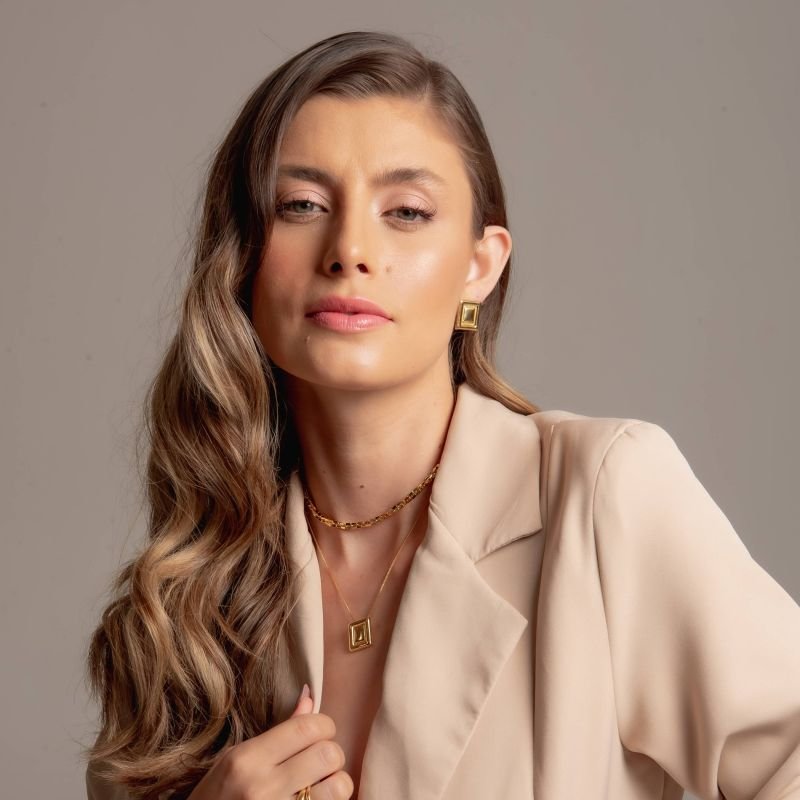 CHOCKER QUADRADO P BANHADO A OURO 18K