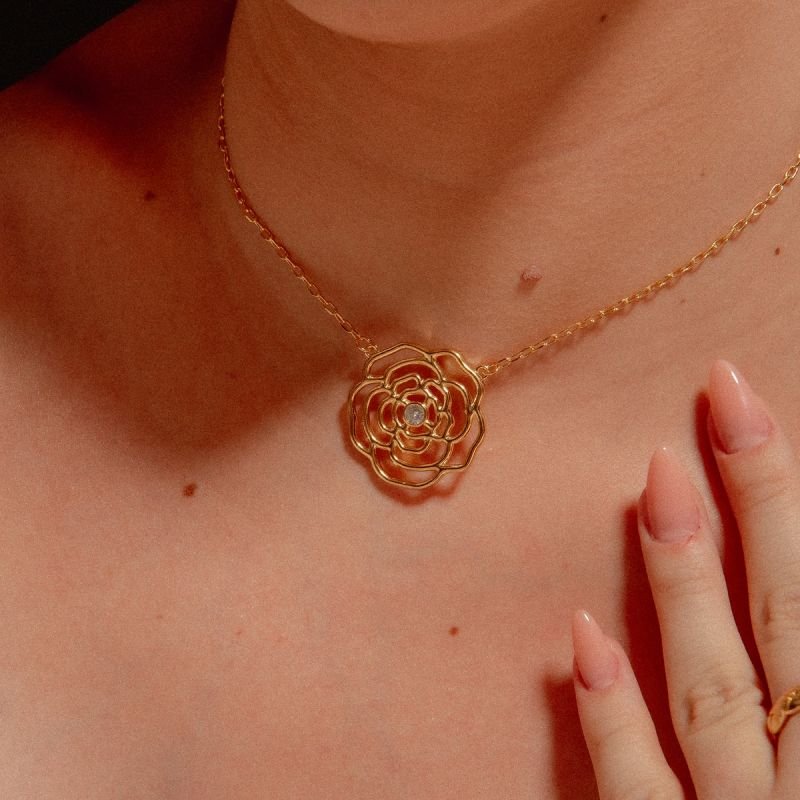 CHOKER CAMÉLIA VASADA COM ZIRCÔNIA BANHADO A OURO 18K