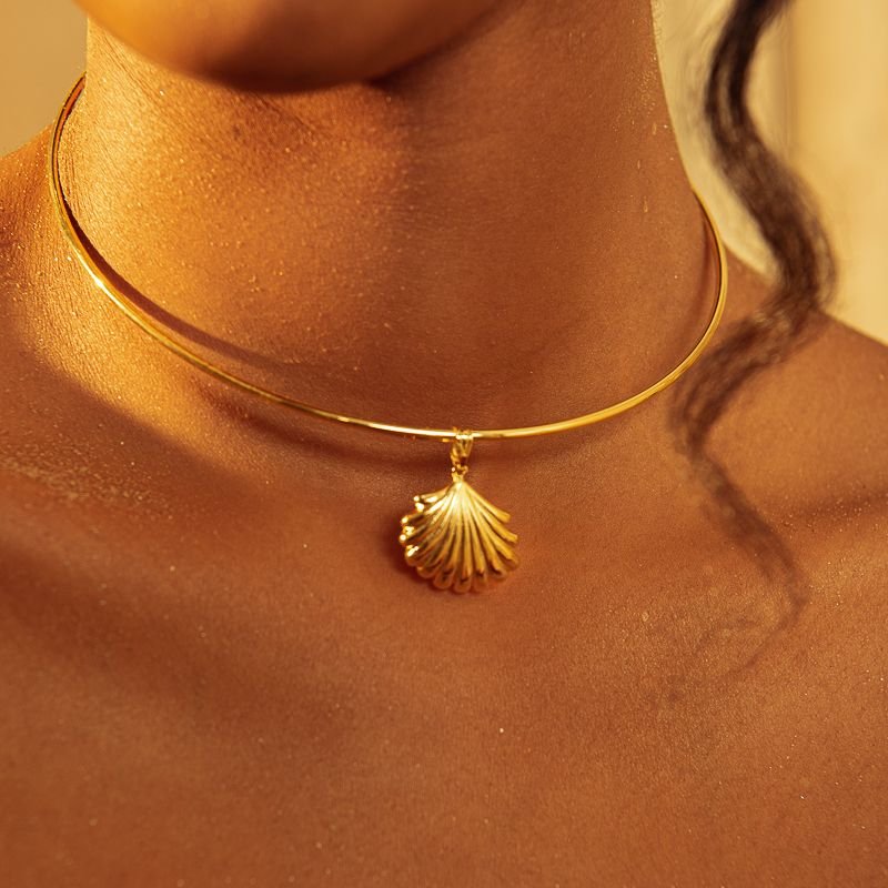 CHOKER CONCHA PACIFIC BANHADO A OURO 18K