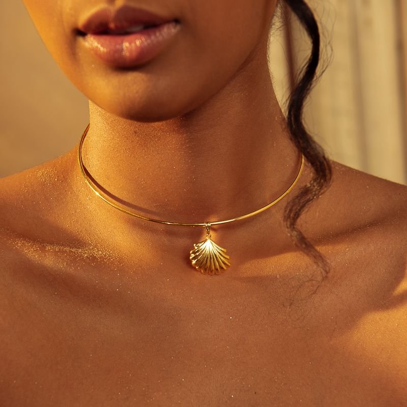 CHOKER CONCHA PACIFIC BANHADO A OURO 18K
