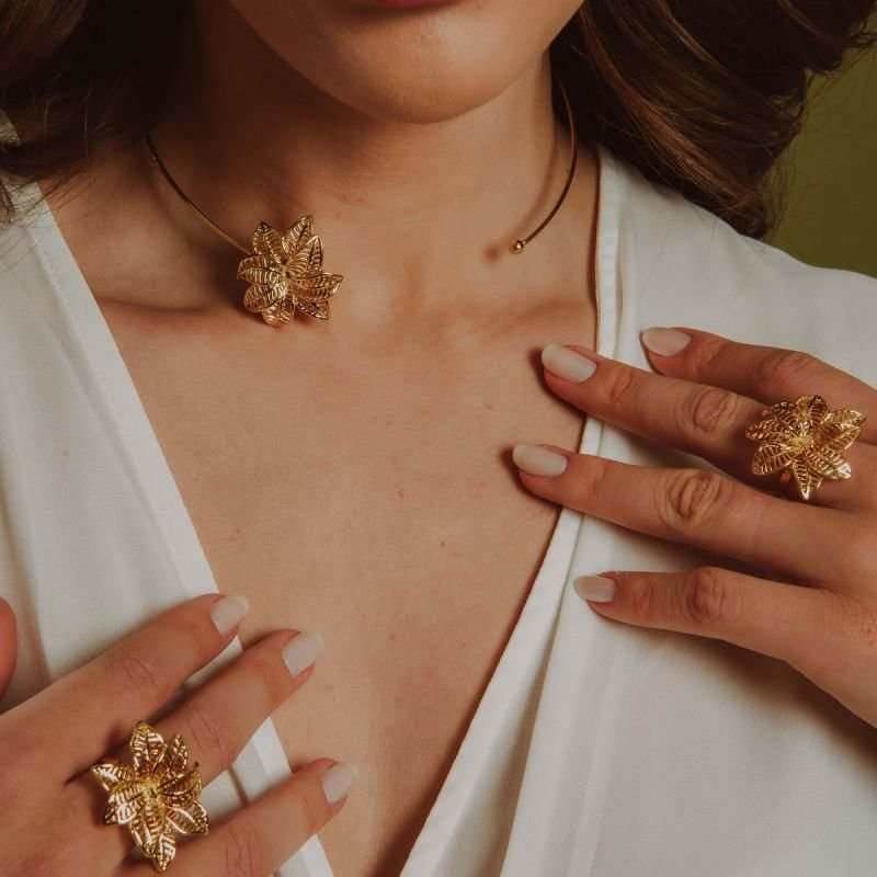 CHOKER ARO FLOWER BANHADO A OURO 18K