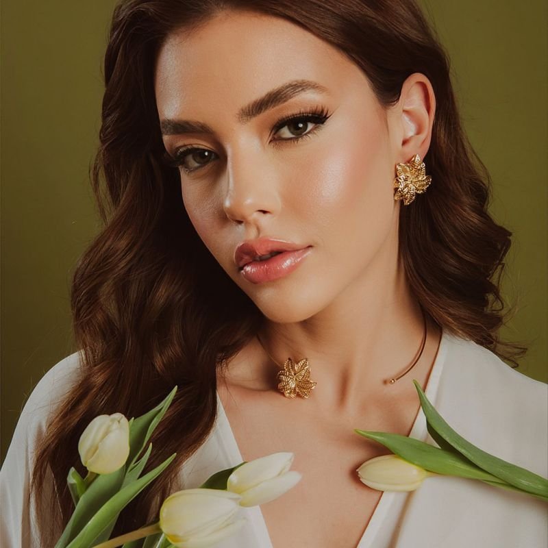 CHOKER ARO FLOWER BANHADO A OURO 18K