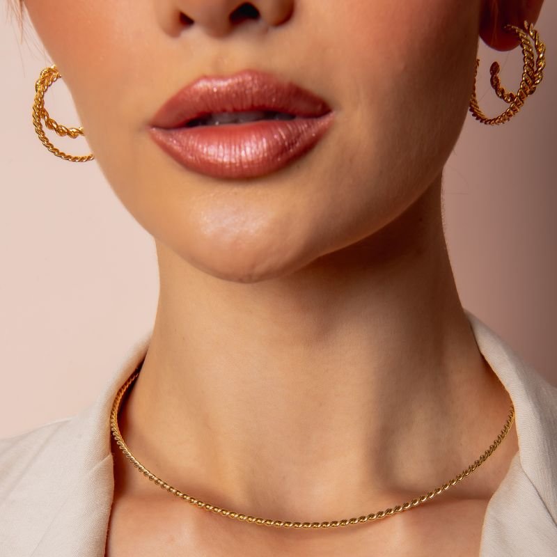 CHOKER FIO TORCIDO P DOURADO FOLHEADO