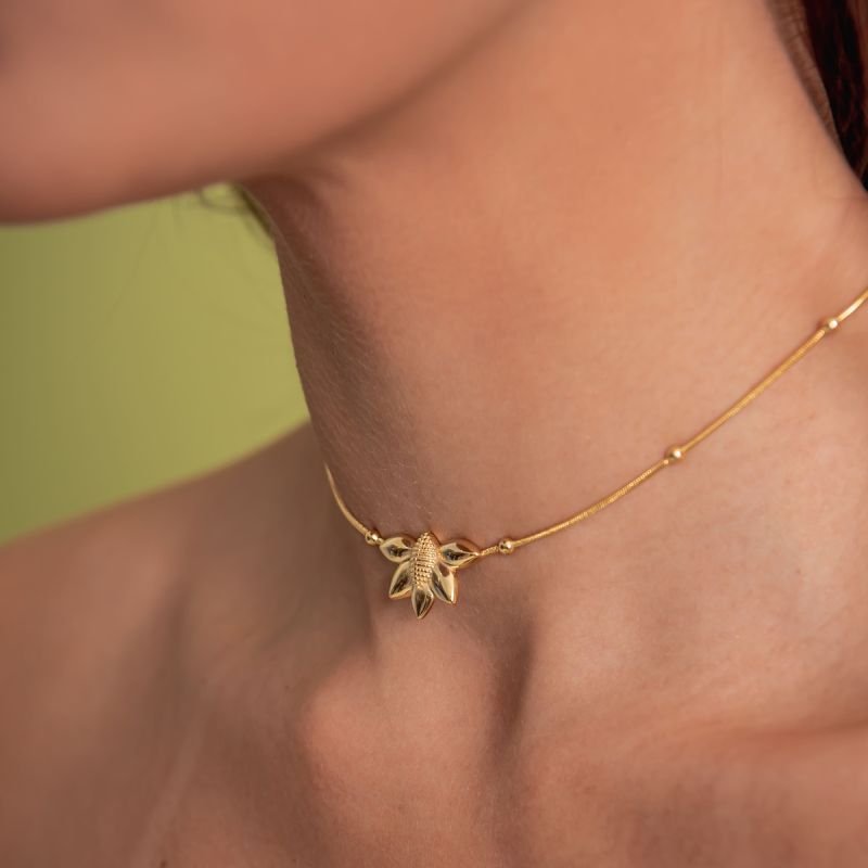 CHOKER FLOR 5 PETALAS BANHADO A OURO 18K