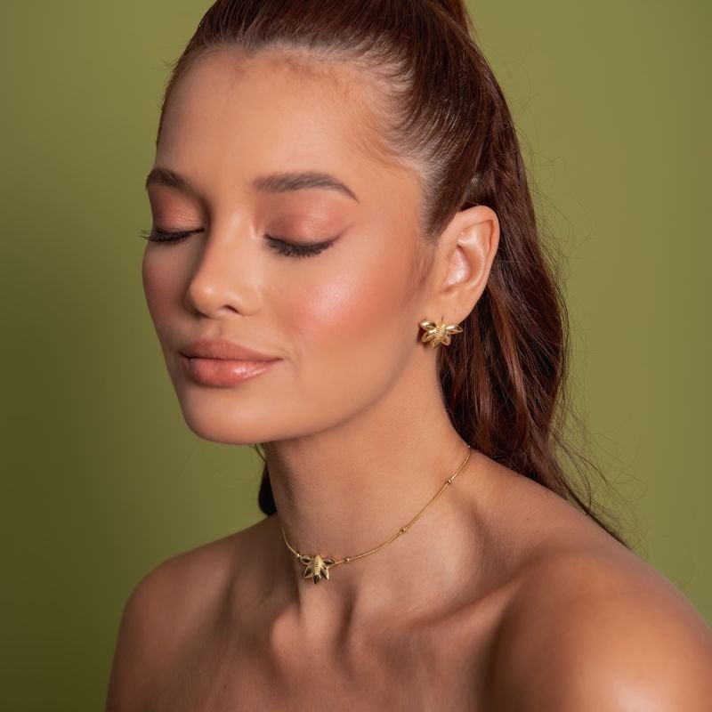 CHOKER FLOR 5 PETALAS BANHADO A OURO 18K