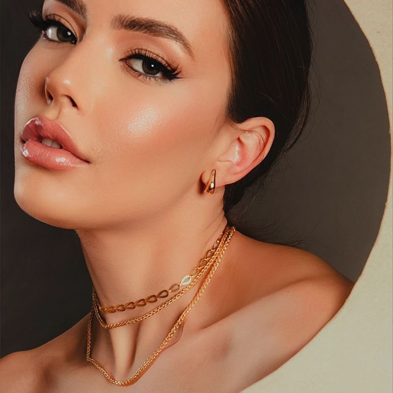 CHOKER GOTAS VAZADA RISCADA DOURADO FOLHEADO