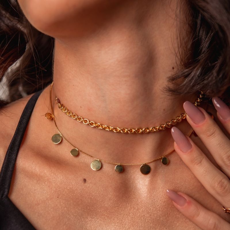 CHOKER MEDALHAS P, M LISAS DOURADO FOLHEADO