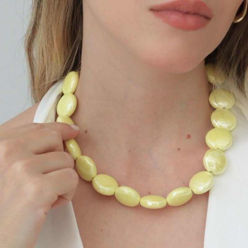 CHOKER PORCELANA AMARELO BANHADO A OURO 18K