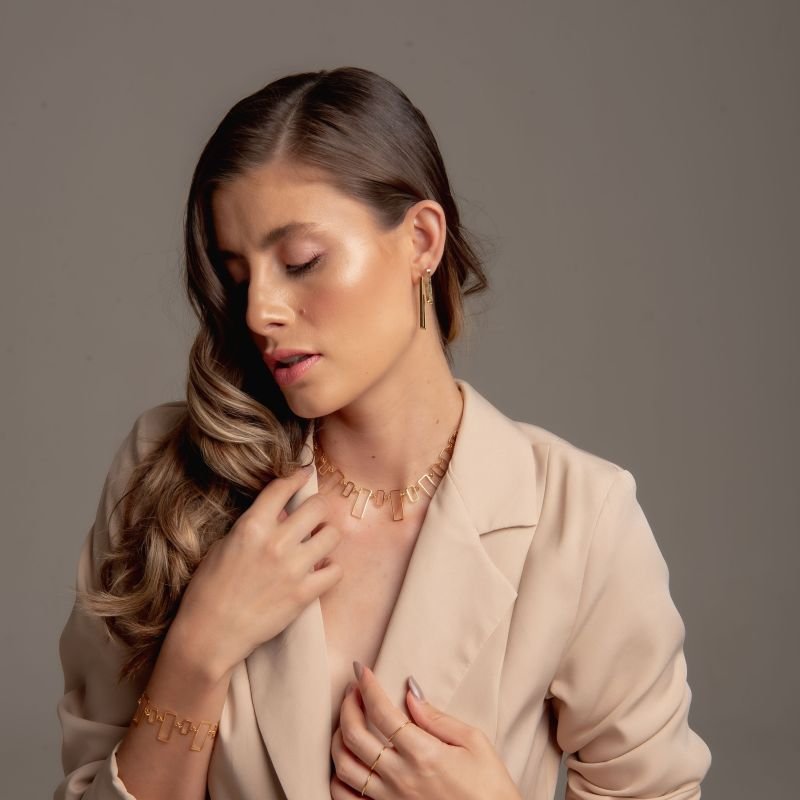 CHOKER RETANGULOS VAZADOS BANHADO A OURO 18K