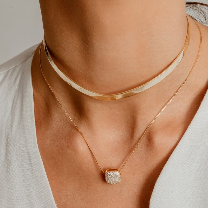 CHOKER RÍGIDA EM V BANHADO A OURO 18K