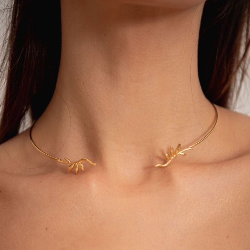 CHOKER RIGIDA LOUISE BANHADO A OURO 18K