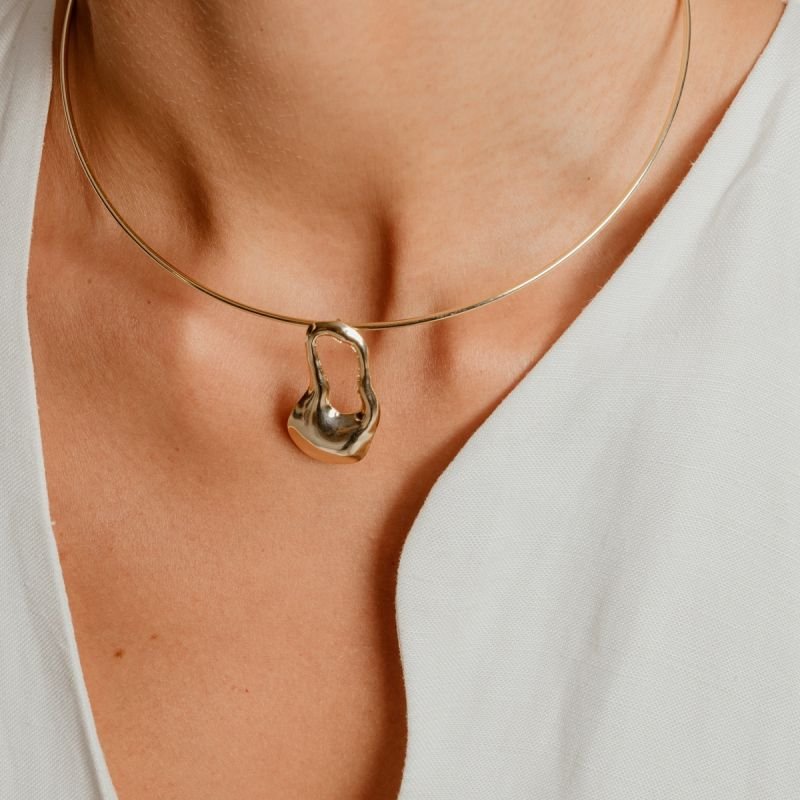 CHOKER RÍGIDA ORGÂNICA LYRA BANHADO A OURO 18K