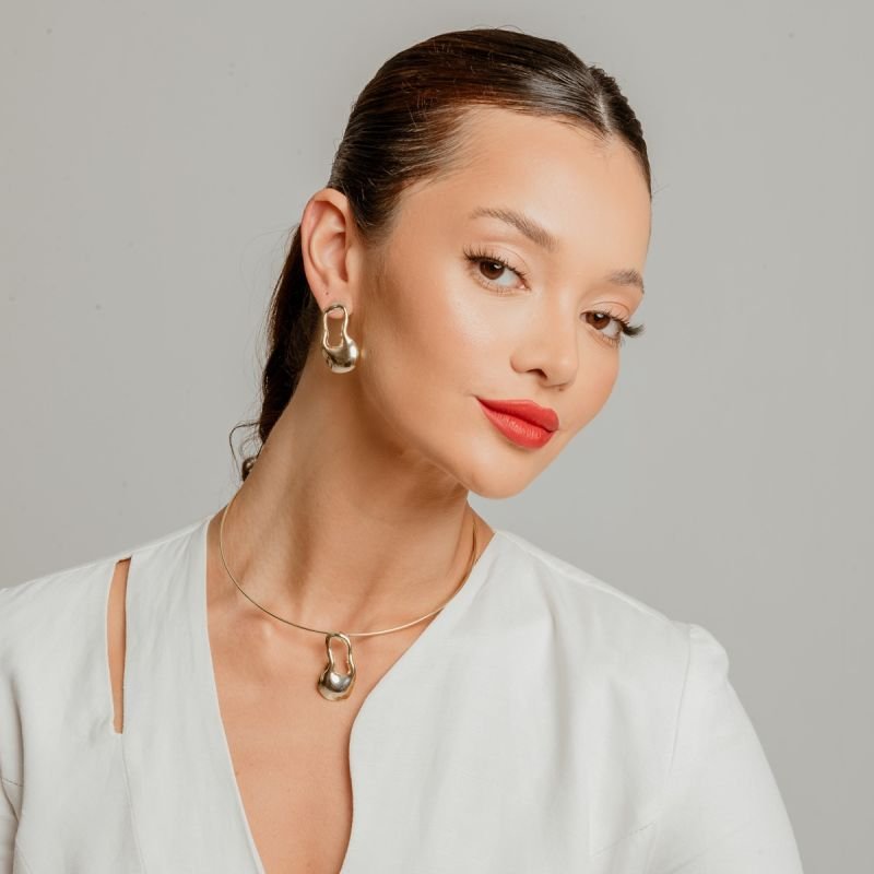 CHOKER RÍGIDA ORGÂNICA LYRA BANHADO A OURO 18K