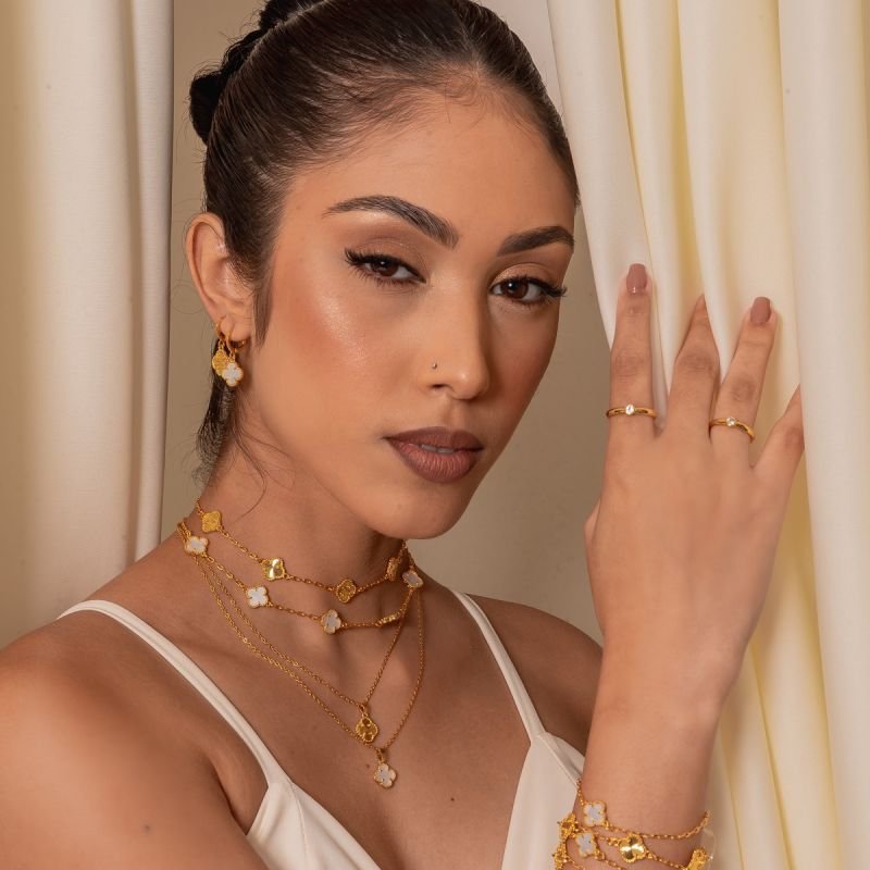 CHOKER TREVO BRANCO 11MM BANHADO A OURO 18K