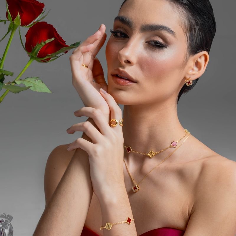 CHOKER TREVO DUO RED 11MM BANHADO A OURO 18K