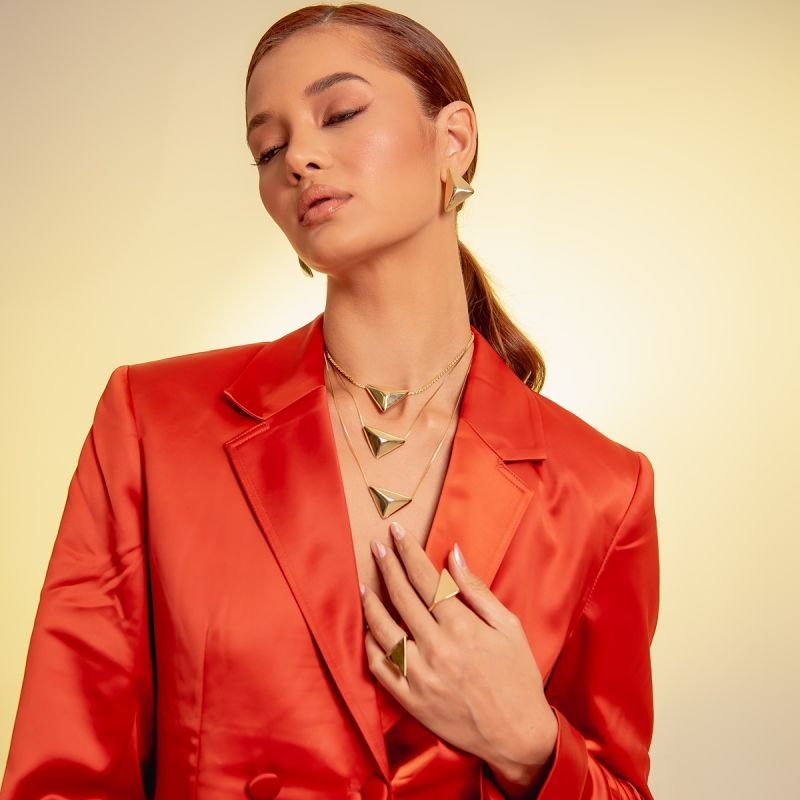 CHOKER TRIANGULO RETÂNGULO ELOS SOBREPOSTOS BANHADO A OURO 18K