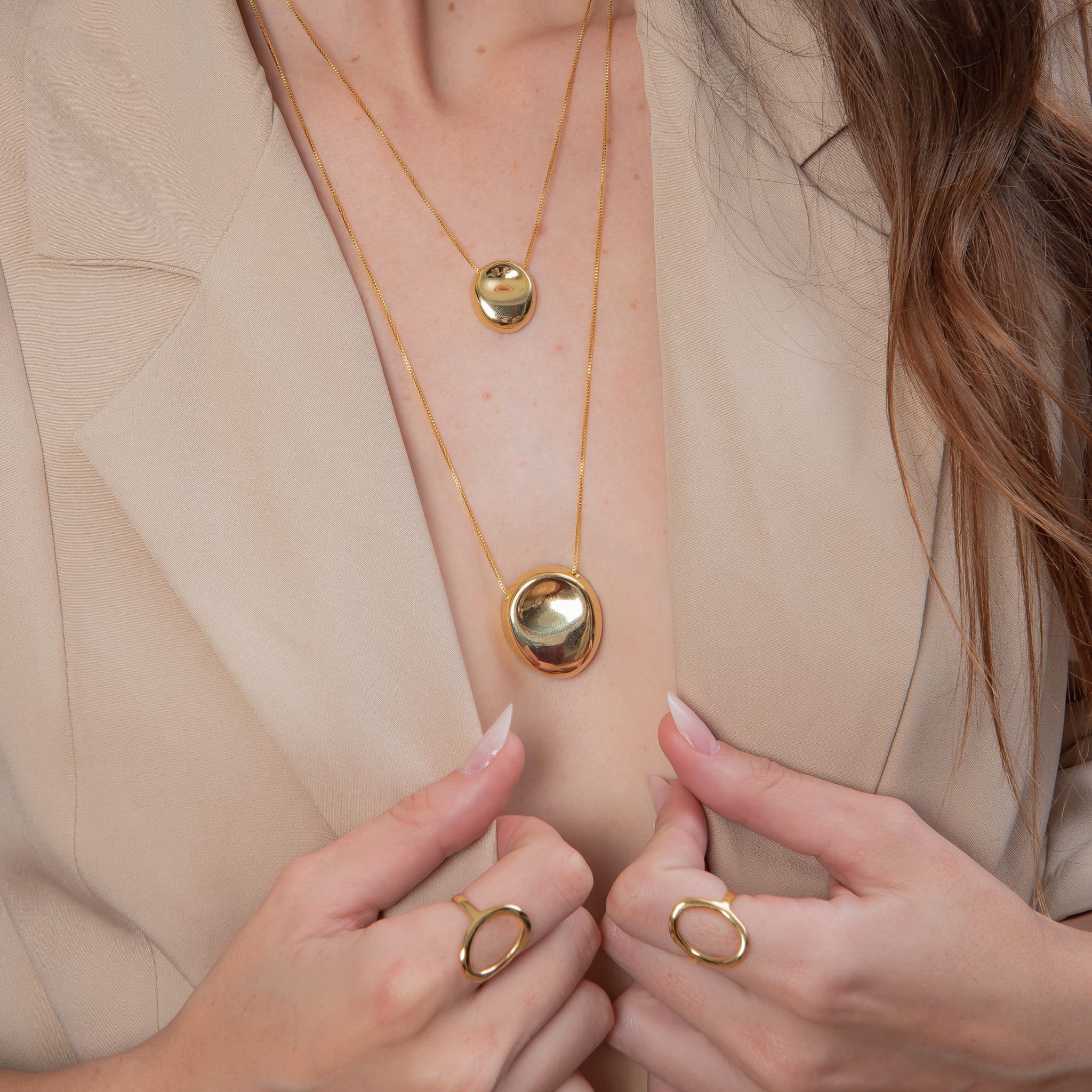 COLAR LONGO OVAL AMASSADO G BANHADO A OURO 18K