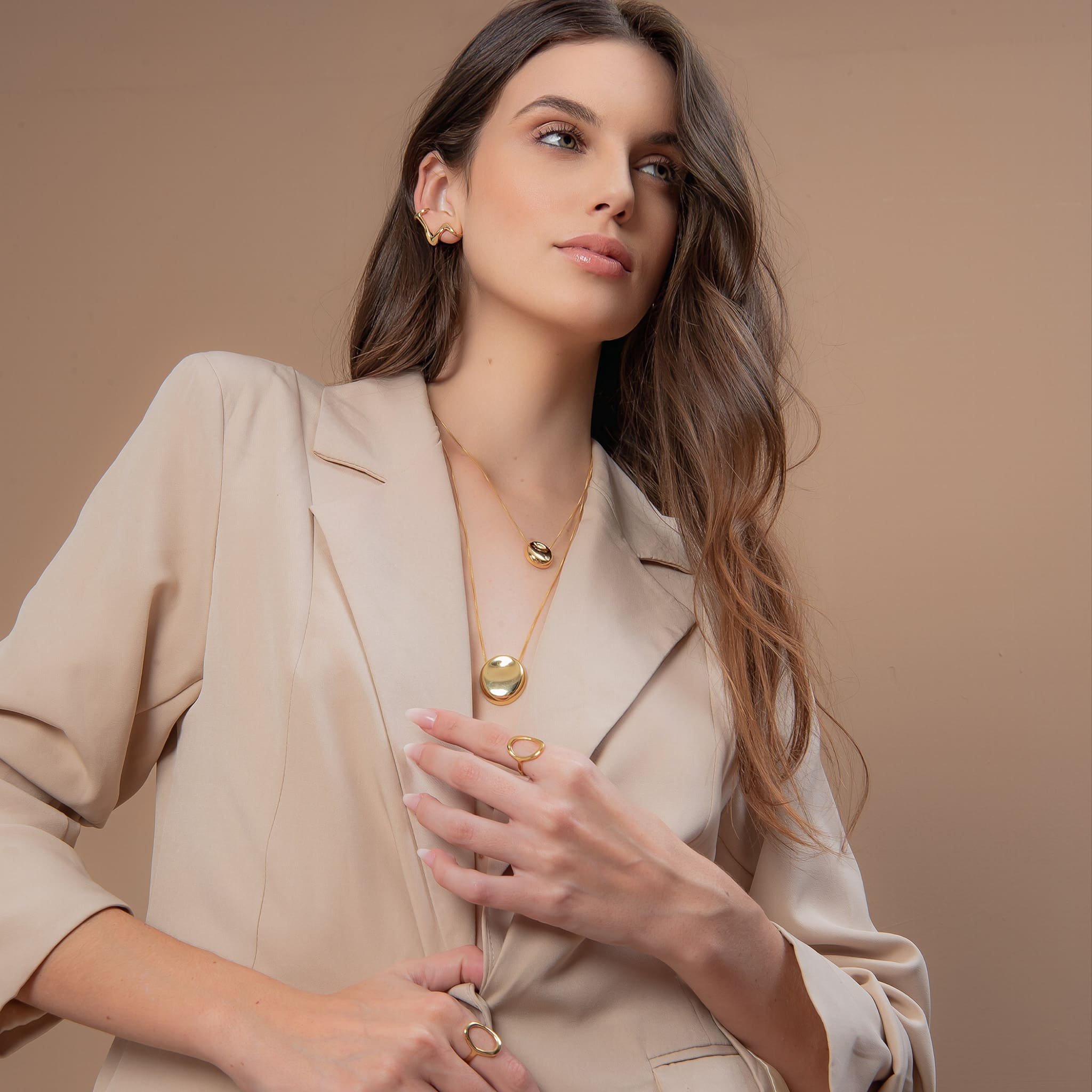 COLAR LONGO OVAL AMASSADO G BANHADO A OURO 18K