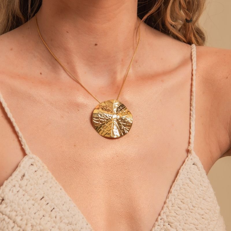 COLAR ALGA DETALHADA BANHADO A OURO 18K