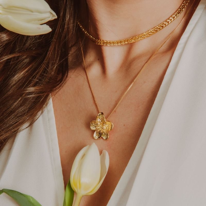 COLAR FLOR G DOURADO FOLHEADO