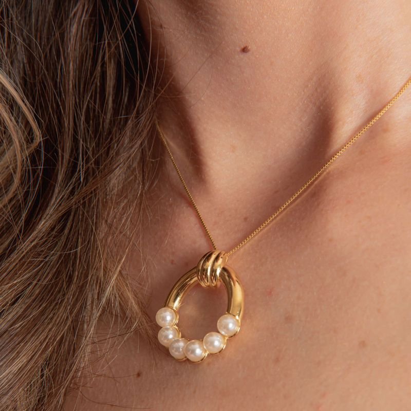 COLAR FRONTAL COM PEROLA BANHADO A OURO 18K