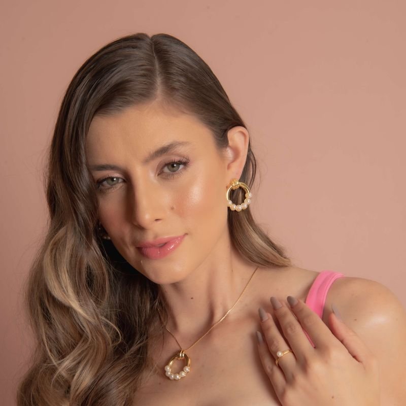 COLAR FRONTAL COM PEROLA BANHADO A OURO 18K