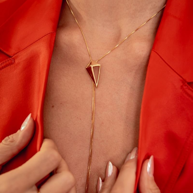 COLAR GRAVATA ILUMINNE BANHADO A OURO 18K