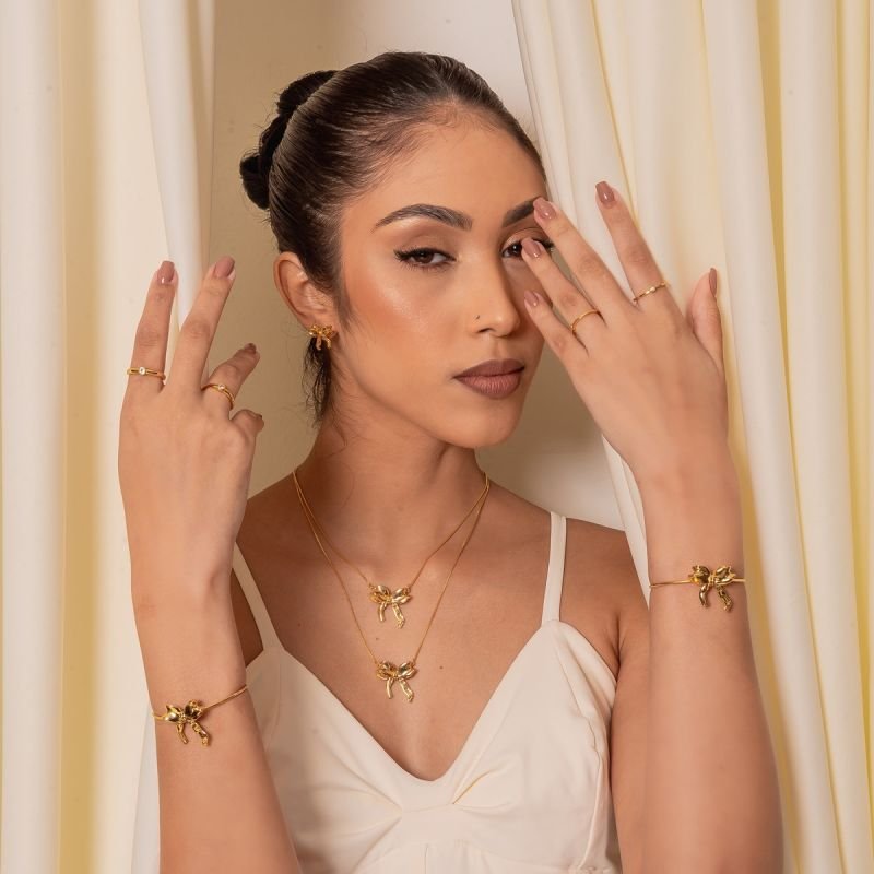 COLAR LAÇO FITA BANHADO A OURO 18KLAÇO FITA BANHADO A OURO 18K