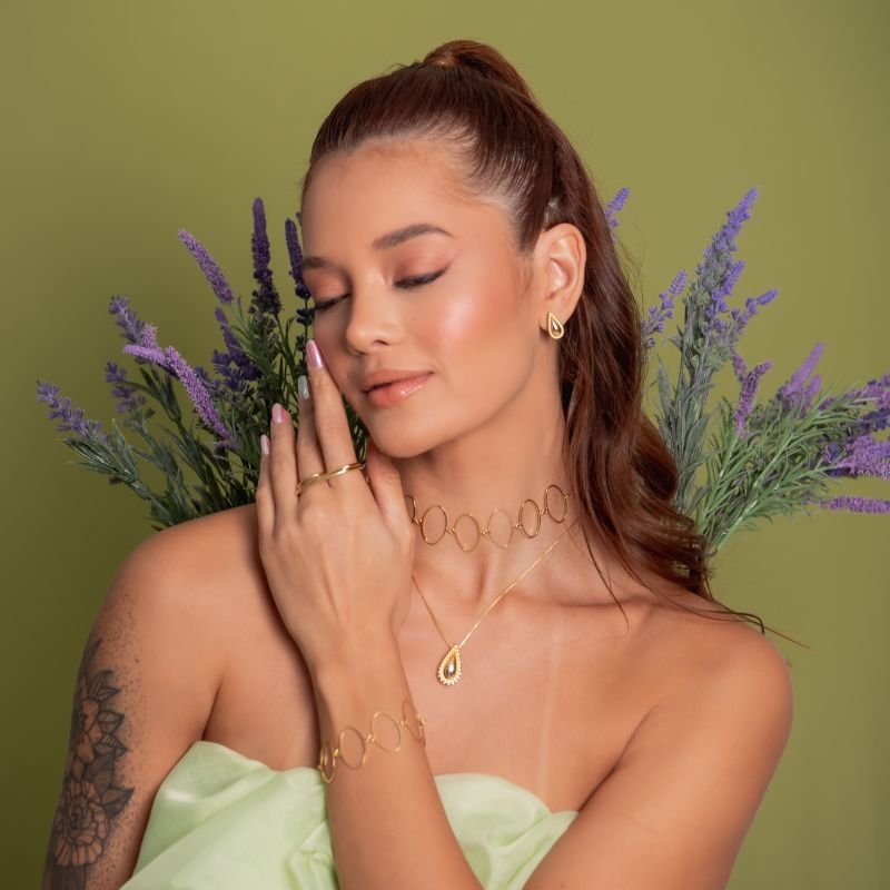 COLAR LILY BANHADO A OURO 18K