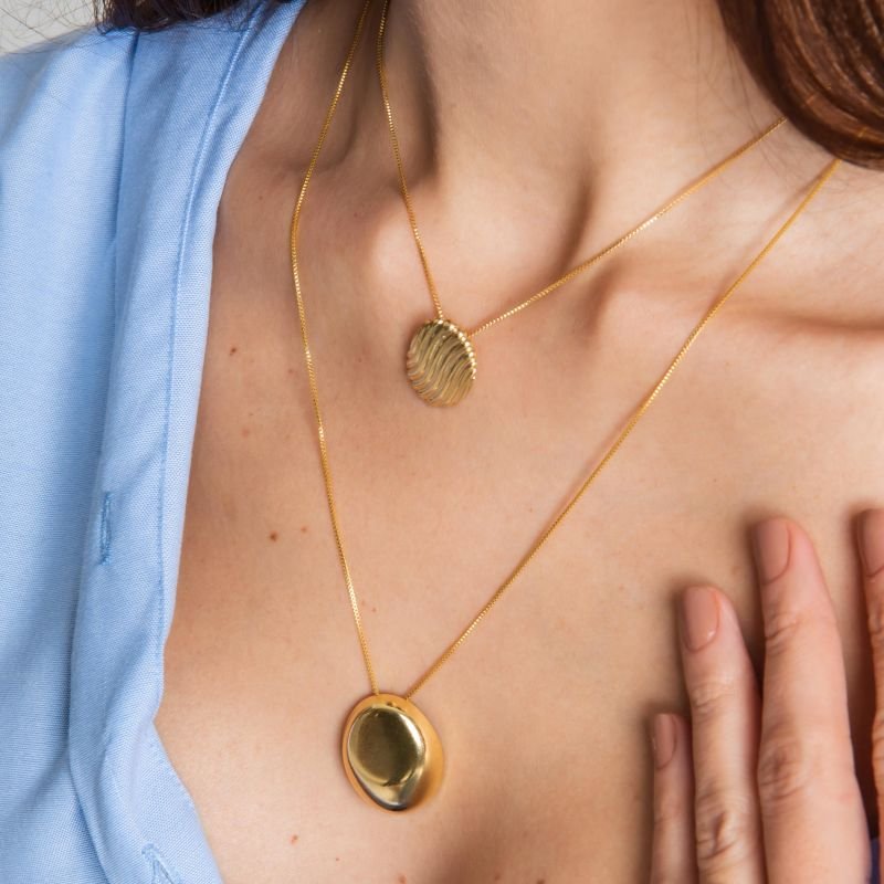 COLAR ASSIMÉTRICO BANHADO A OURO 18K