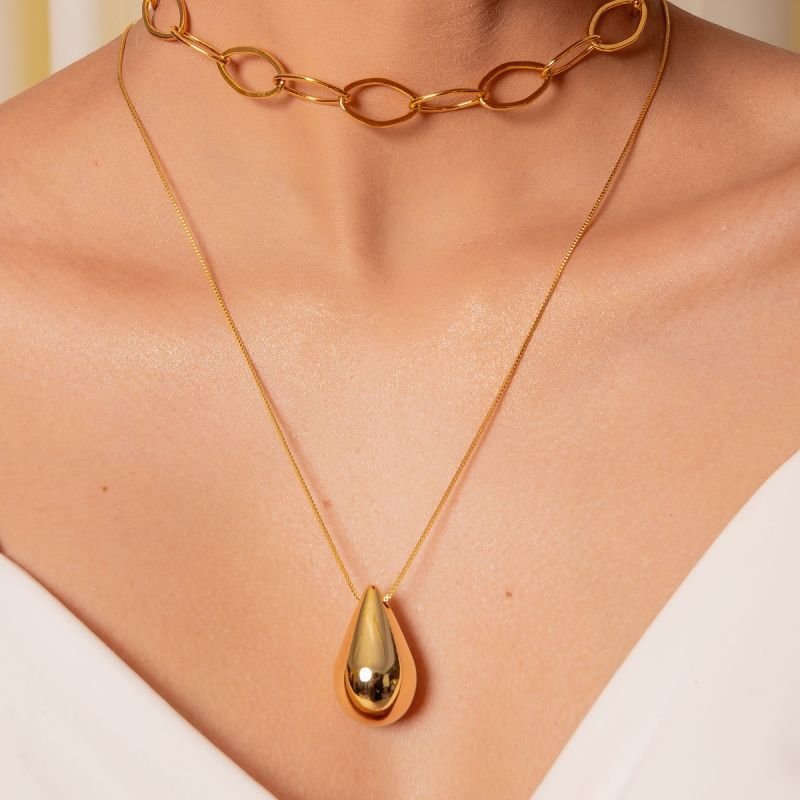 COLAR LONGO HAILEY GOTA DOURADO FOLHEADO