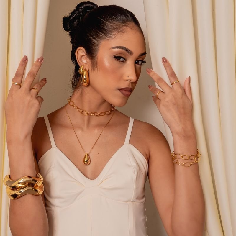 COLAR LONGO HAILEY GOTA DOURADO FOLHEADO