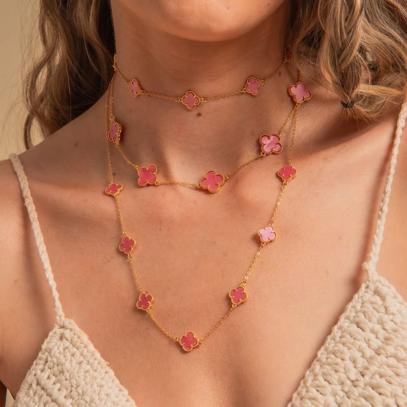 COLAR LONGO TREVO PINK 10MM BANHADO A OURO 18K