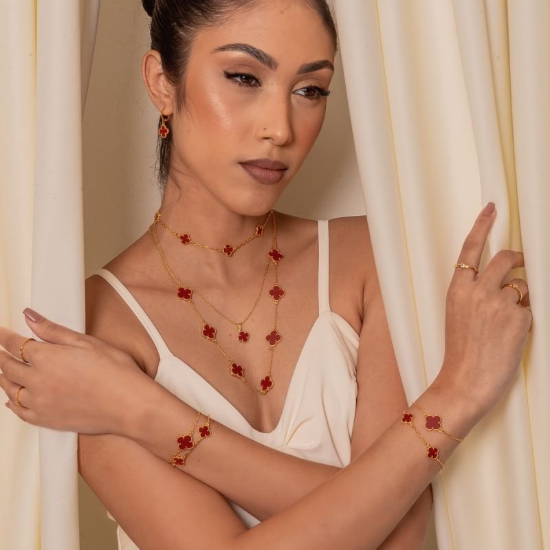 COLAR LONGO TREVO RED 14MM BANHADO A OURO 18K