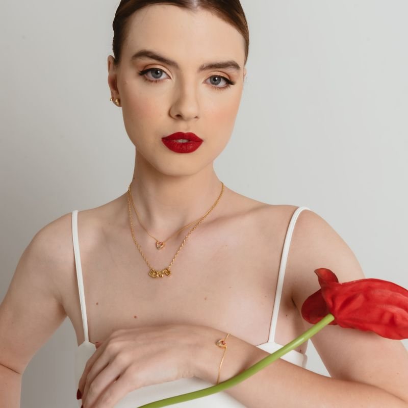 COLAR LOVE BANHADO A OURO 18K