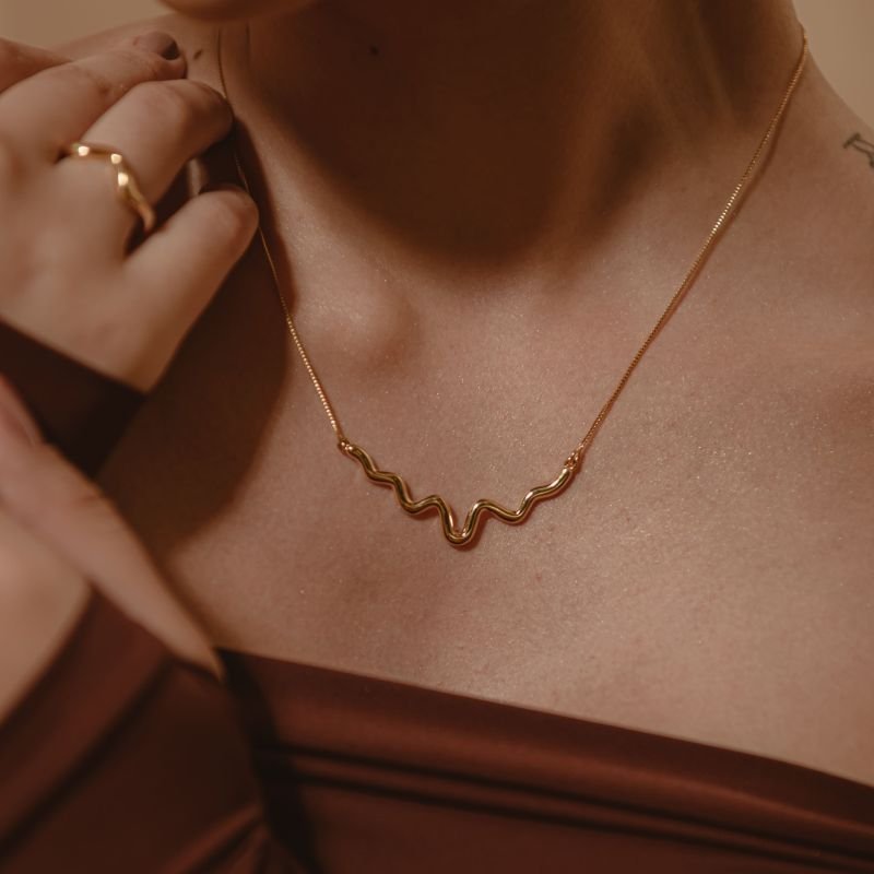 COLAR ONDULADO BASIC BANHADO A OURO 18K