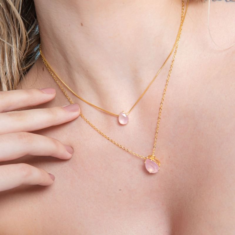 COLAR PEDRA GOTA FOSCA ROSA P BANHADO A OURO 18K